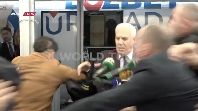 Bursa'da Büyükşehir Belediye Başkanı'na Yumruklu Saldırı: Yeni Görüntüler Ortaya Çıktı