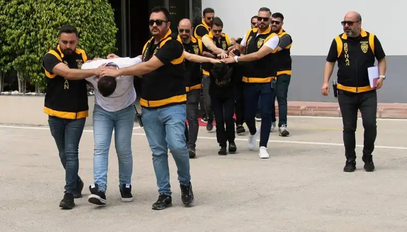 İş İnsanını Sevgili Dediği Kadın Tuzağıyla Soydular