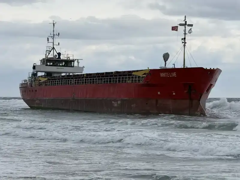 Tekirdağ Açıklarında Sıra Dışı Olay: Yük Gemisi Karaya Oturdu!