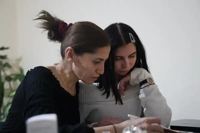 Çocuk Yaşta Evlilik ve Kanserle Savaş: 16 Ameliyatla Hayata Tutunan Genç Kızın Hikayesi