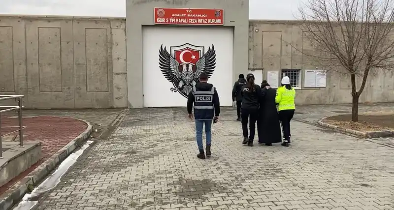 43 Yıl Kesinleşmiş Ceza ile Aranan Şüpheli Eş Zamanlı Operasyonda Yakalandı