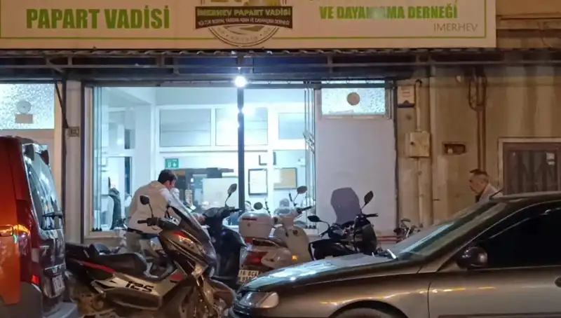 Yerel Barınaktaki Bıçaklı Kavga: Sokaklar Kan Göledi