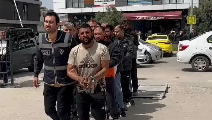 Edirne'de Yapılan Eş Zamanlı Operasyonda Yedi Firari Yakalandı