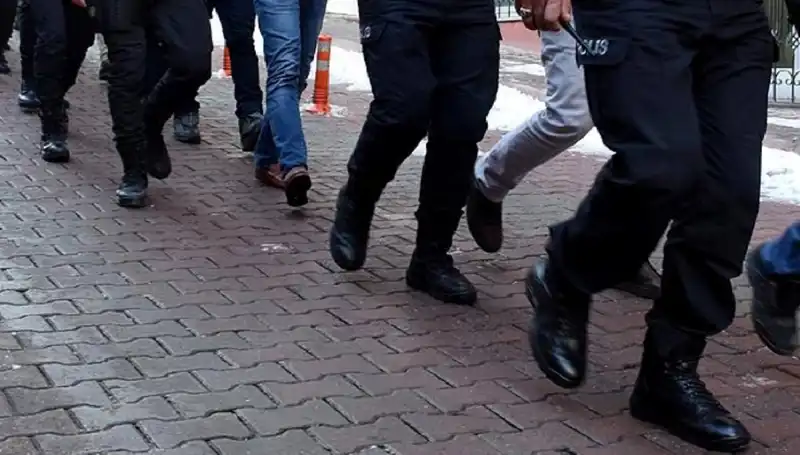 Antalya’da Silah Kaçakçılarına Büyük Operasyon: 10 Gözaltı!