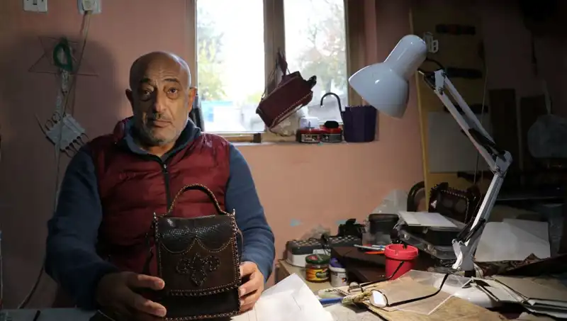 58 Yaşındaki Depremzede Kadın, El Emeği Çantalarla Yeni Bir Hayat Kuruyor