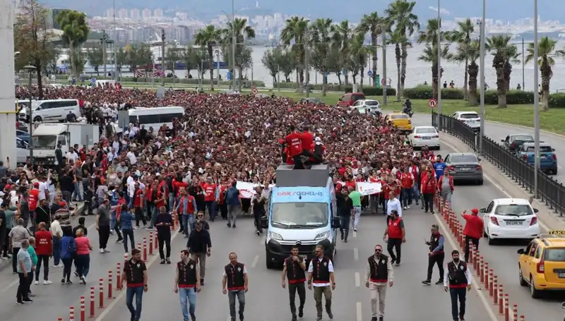 İzmir'deki Grevde Dördüncü Gün: İşçiler Direnişte, Dayanışma Büyüyor!