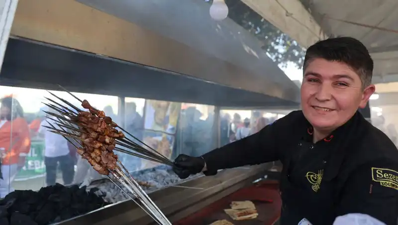 Kozan Karnavalında Fırtına Gibi Essiz Ciğer Lezzeti: 1 Tondan Fazla Tüketildi!