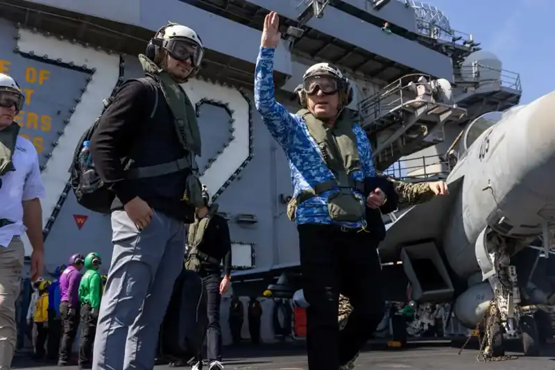 Müzakere Masasından Savaş Gemisine: ABD Umman Ekibi Neden Ziyaret Etti?