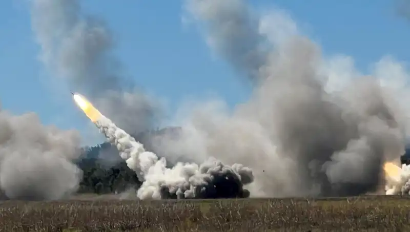 Avustralya'nın Tarihinde Bir İlk: HIMARS Atışı Gerçekleştirildi