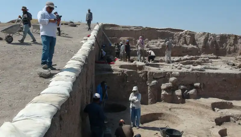 Kilis'teki Oylum Höyük Kazıları Sıcak Havaya Rağmen Devam Ediyor