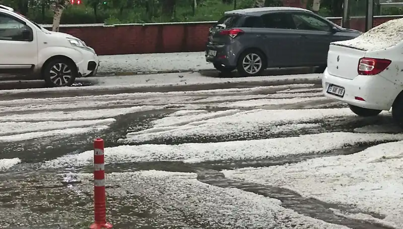 Ardahan’ı Beyaz Giydiren Dolu Yağışı: Şehir Değişti!