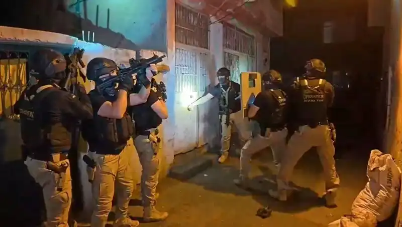 İstanbul'da DAEŞ'e Yönelik Şok Operasyon: 18 Kişi Gözaltına Alındı
