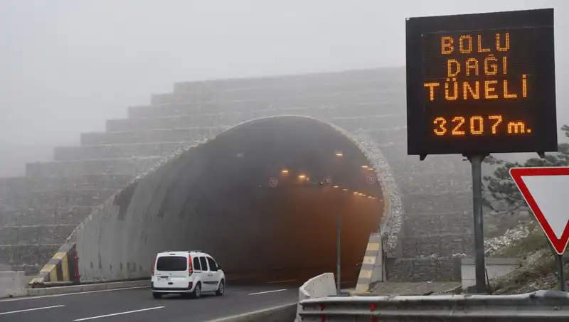 Bolu Dağı’nda Sis Etkisi: Trafikte Görüş Mesafesi Azaldı