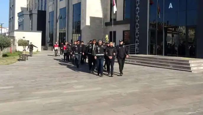 Otelde Balyozlu ve Bıçaklı Kavga: Olayın Ardındaki Gizemli Sebep Nedir?