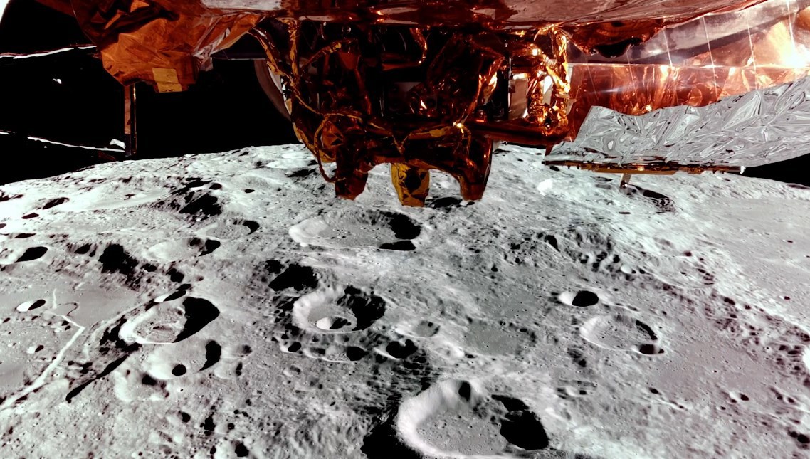 Gizemli Ay Yüzeyinin İlk Görüntüleri Firefly Aerospace'ten Geldi!