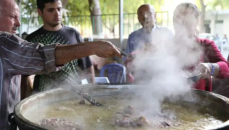 Gadir-i Hum Bayramı Kutlaması: Anlamı, Tarihi ve Gelenekleri