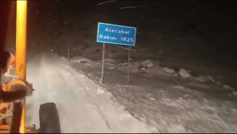 Antalya'da Kar Sürprizi! Yerel Halkı Şaşkına Çeviren Olay