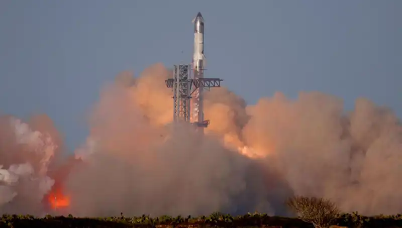 Starship Roketinin 8. Testinde Beklenmedik Patlama: Uzay Misyonları Tehlikede mi?