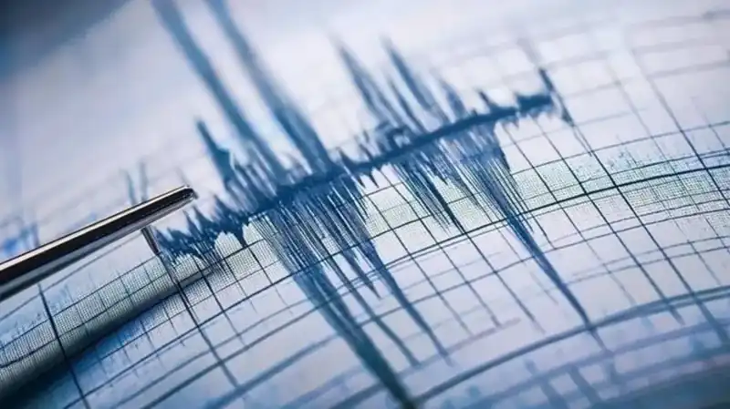 Ege Denizi'nde Şiddetli Deprem: 4,8 Büyüklüğünde Sarsıntı Yaşandı