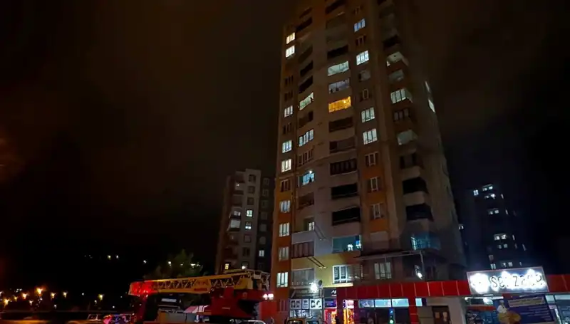 Yıldırım Düşmesiyle Apartmanın Çatısında Oluşan Felaket ve Sonuçları