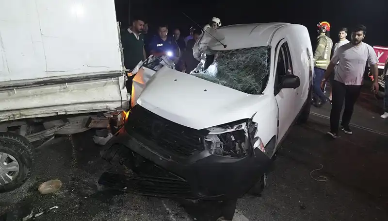 İstanbul'da Feci Kaza: Üç Kişi Yaralandı, Detaylar İçin Tıklayın