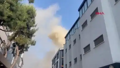 İstanbul'da 4 Katlı İş Merkezinde Yangın: Ekipler Müdahalelere Devam Ediyor