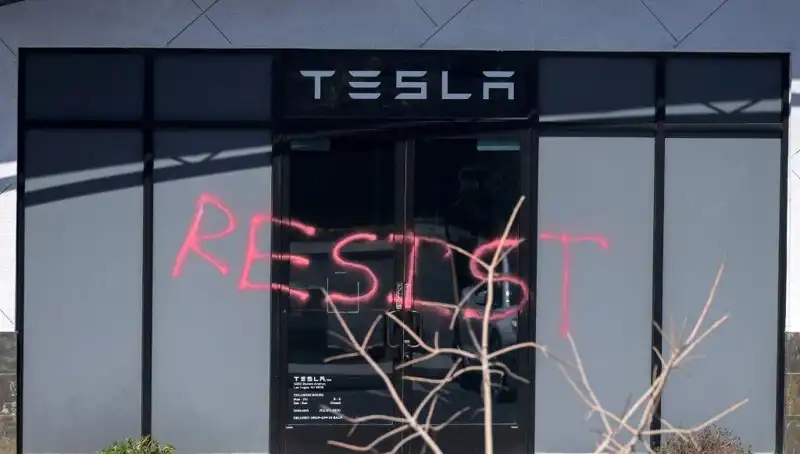 Özel Görev Gücüyle FBI, Tesla’ya Yönelik Saldırılara Karşı Harekete Geçti