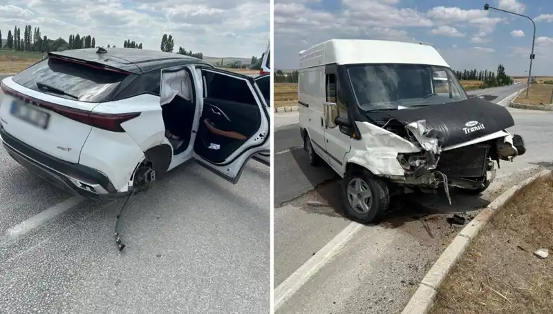 Çorum’da Kafa Kafaya Çarpışan Araçlarda Can Pazarı!