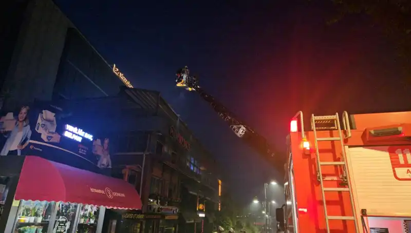 Beşiktaş'ta 3 Katlı Restoranda Korkutan Yangın: İlk Bilgiler Açıklandı