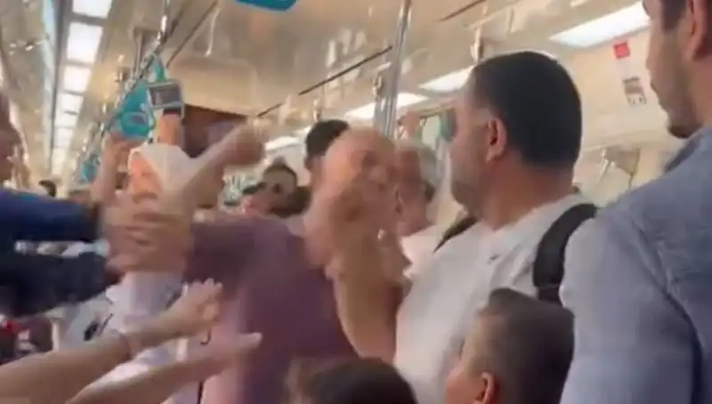 Marmaray'da Yumruklu Kavga: Yolcular Arasında Gergin Anlar