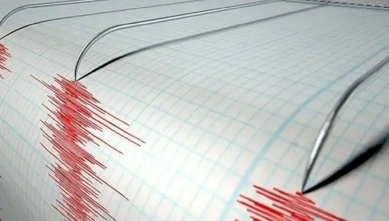 Ege Denizi'nde 3.5 Büyüklüğünde Deprem: Sahil Kentleri Tedirgin Oldu