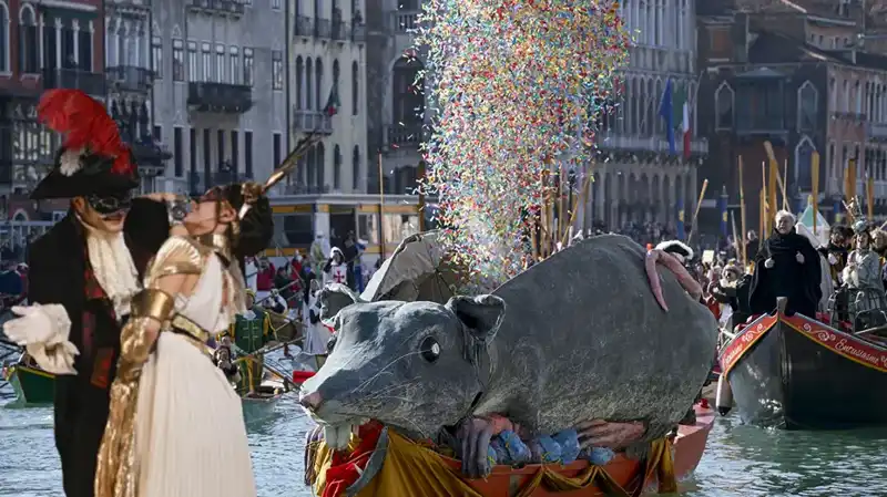 Tarihi Venedik Karnavalı 2023: Renkli Kostümler ve Büyüleyici Gelenekler
