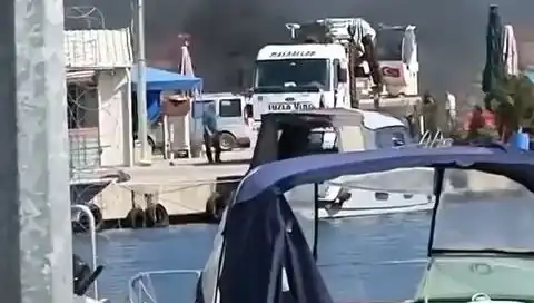 Tuzla'daki Balıkçı Barınağında Korkutan Lastik Yangını: Sebep ve Sonuçları