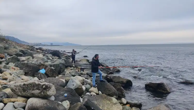 Kafesten Kaçan 2 Ton Levrek Denize Dağıldı: Sahil Kalabalıklaştı
