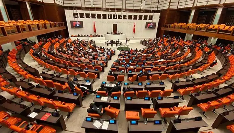 Meclis'te Yeni Dokunulmazlık Dosyaları: Siyasi Tartışmaların Göbeğinde!