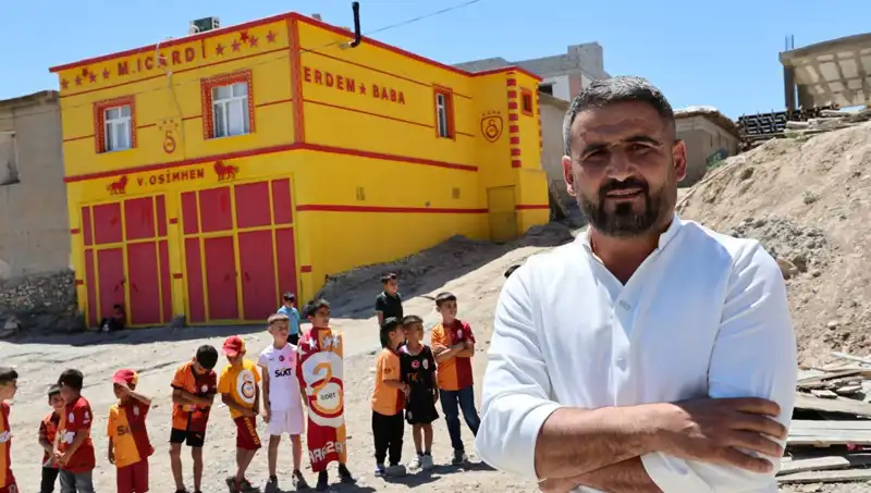 Türkiye'de Fanatik Taraftar, Evinin Cephesine Icardi'den Osimhen'e Yazdırdı!