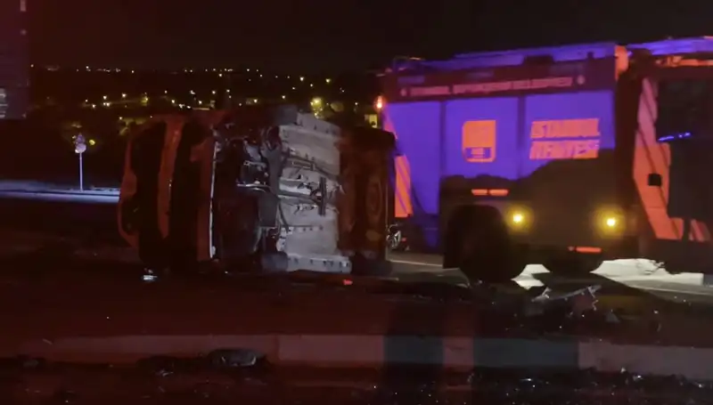 Havalimanı Yolunda Feci Kaza: Otomobil Takla Attı, 6 Yaralı!