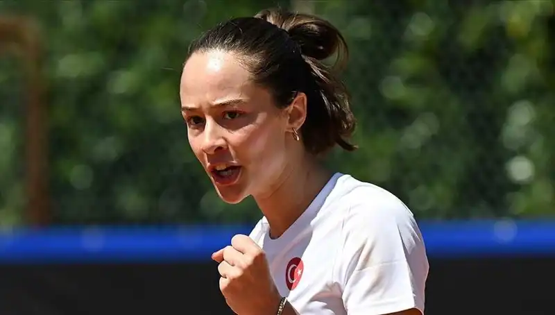 Türkiye'nin Gururu: Zeynep Sönmez, Tenis Finalinde Tüm Gözleri Üzerine Çekiyor