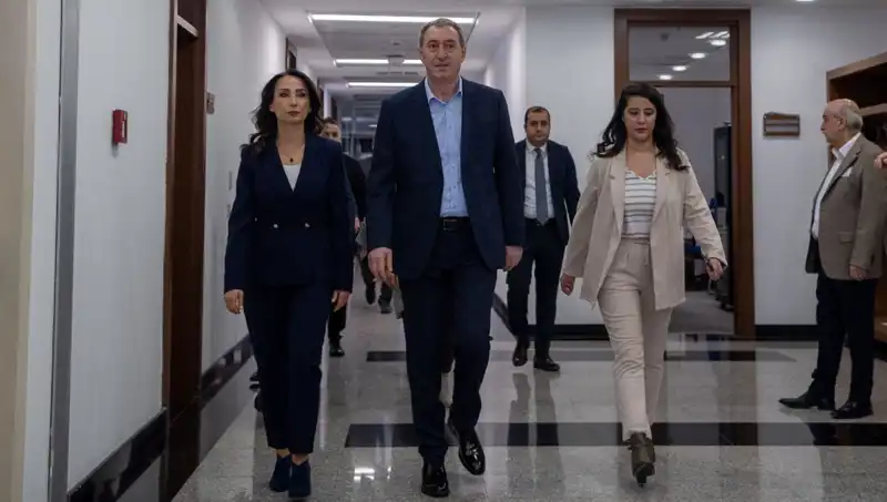 DEM Parti Heyeti, Siyasi Partilerle Yüz Yüze Görüşmelere Başladı