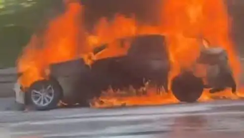 15 Temmuz Şehitler Köprüsü'nde Araç Yangını Korkuttu: Trafik Durma Noktasına Geldi