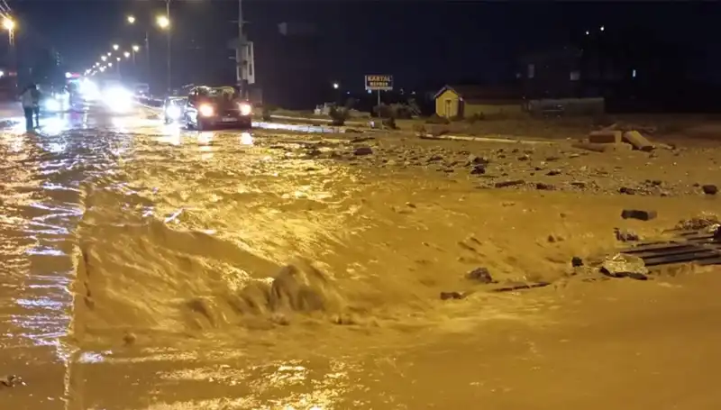 Konya ve Ankara'da Sel Felaketi: Yaşamı Olumsuz Etkileyen Su Baskınları