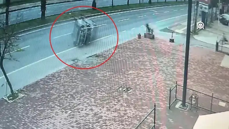 Güvenlik Kameralarında Yer Alan Korkunç Kaza: İki Yaralı!