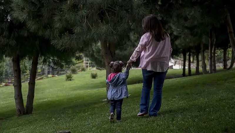Yargıtay'dan Önemli Koruyucu Aile Kararı: Çocuk Görüşme Hakkı Yeniden Belirlendi