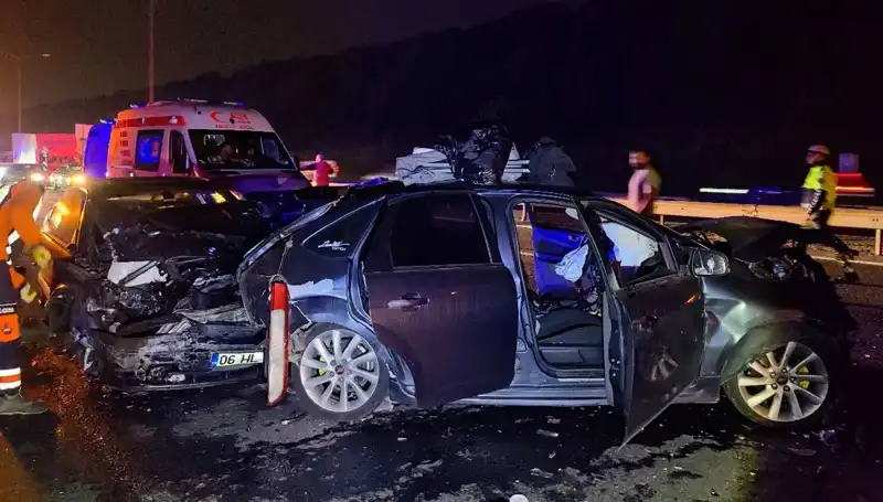 TEM Otoyolu'nda Zincirleme Kaza: 7 Yaralı ve Araçlar Hurdaya Döndü