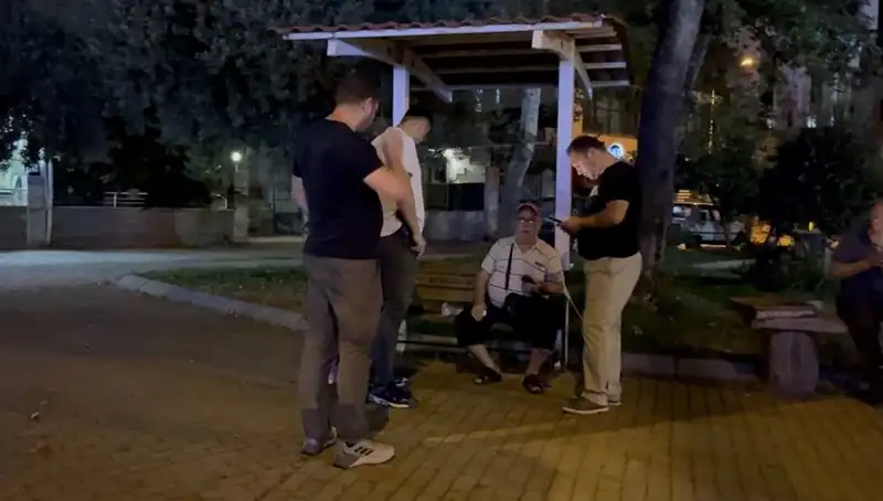 Kısmı Görme Kaybı Olan Adamın Telefondan Yaşadığı Şok Edici Hırsızlık Olayı