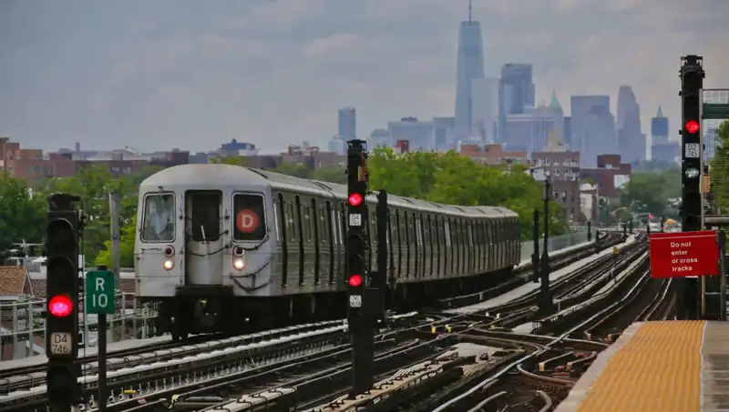 Metro Sörfü: Tehlikeli Eğlence Genç Hayatları Aldı