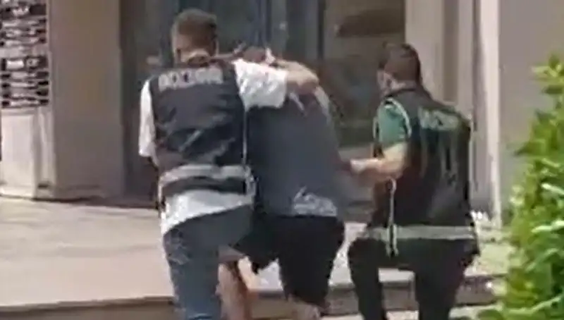 Sahte Dövizle Alışveriş Yapan Turist Sınır Dışı Edildi: Detaylar Neler?