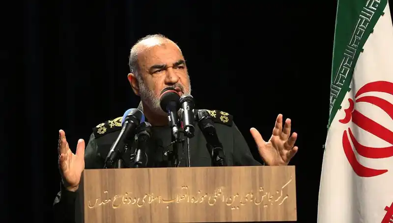 İran Devrim Muhafızları'ndan Trump'a Sert Yanıt: Yıkıcı Karşılık!