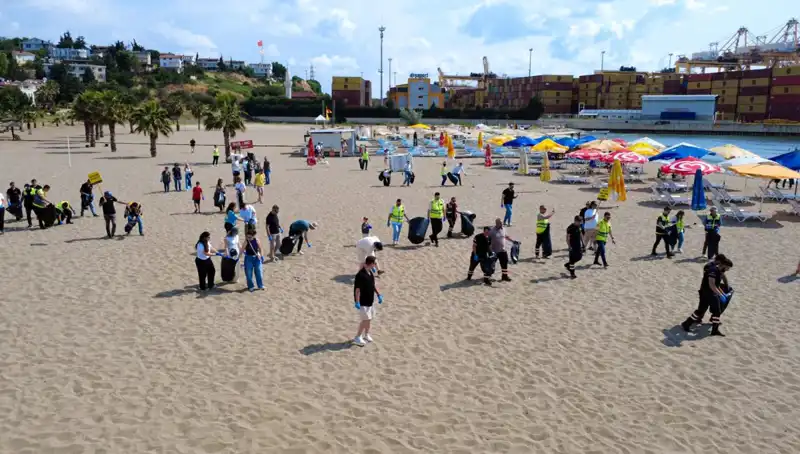 Plajlarda Çevre Temizliği: Gönüllüler Doğa İçin Bir Araya Geldi