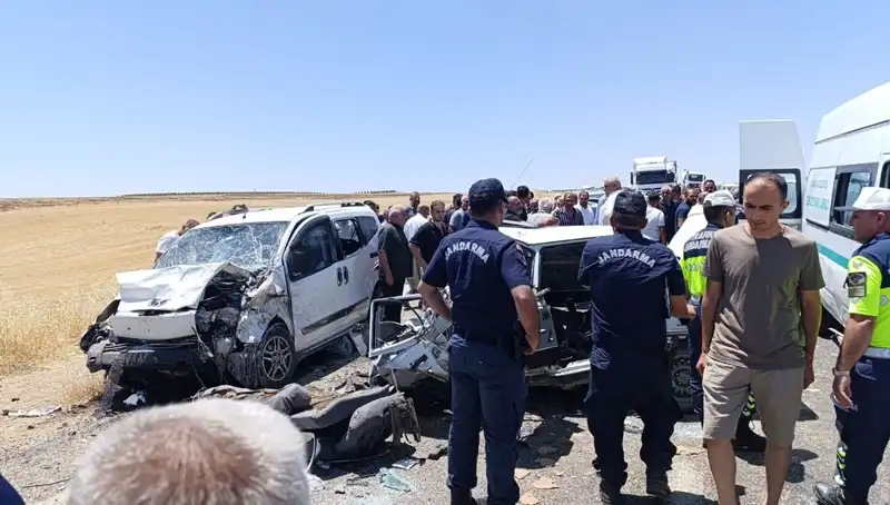 Otomobil ve Hafif Ticari Araç Feci Çarpıştı: 4 Can Kaybı, 1 Yaralı